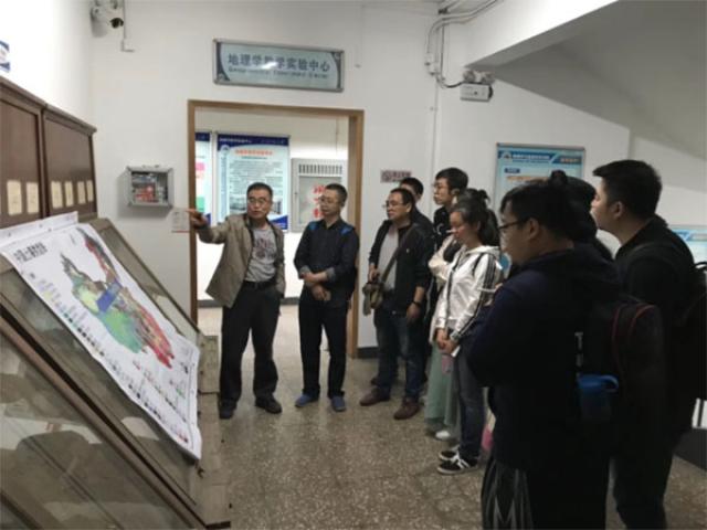 20180519152673165275608428.jpg 20180519-1-清华大学建筑学院学生来必赢亚洲参加土壤学实习288.jpg