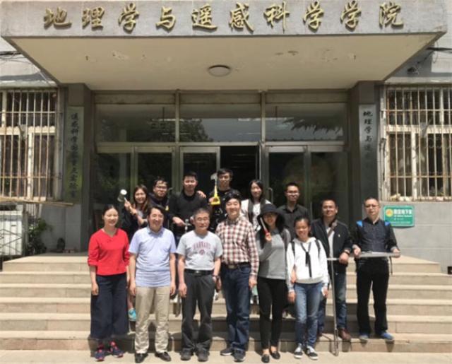 20180519152673167994006530.jpg 20180519-3-清华大学建筑学院学生来必赢亚洲参加土壤学实习292.jpg