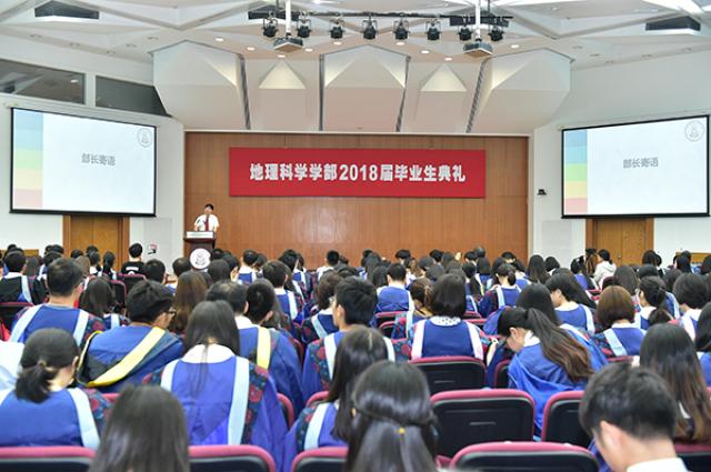 1-2018届毕业典礼会场.jpg
