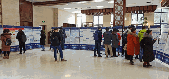 14图14-展板交流.gif